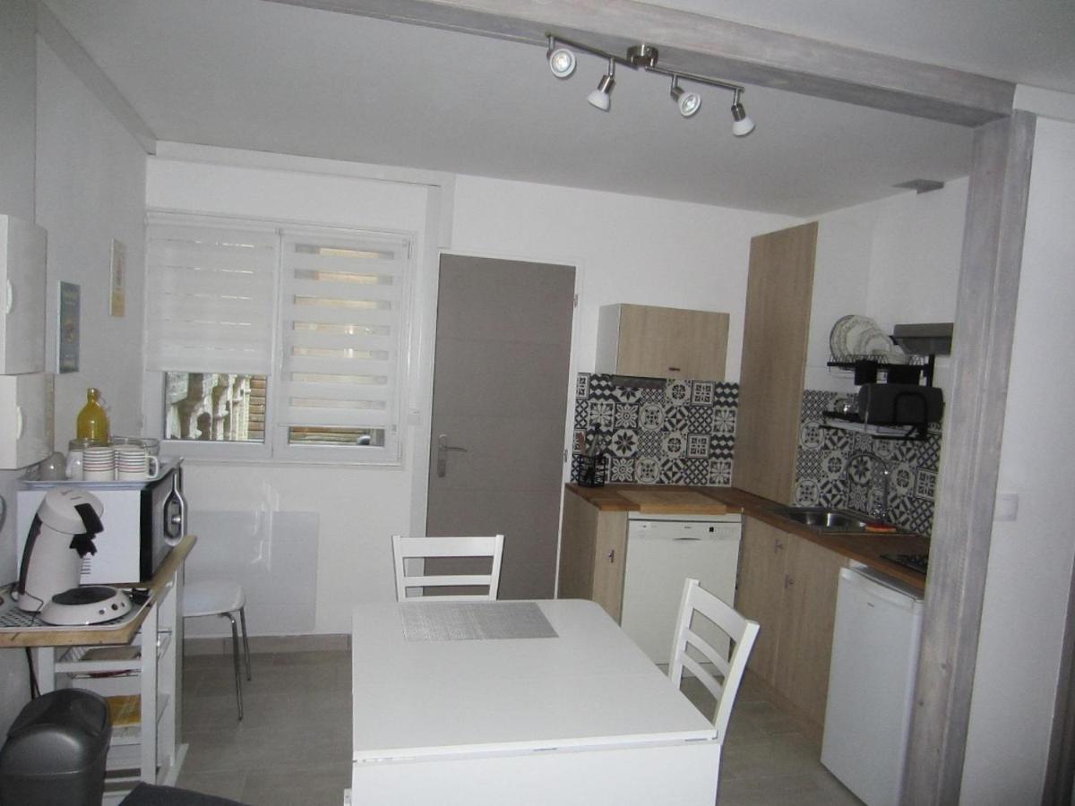 Appartement Studio hyper centre avec terrasse à 1 rue de la plage et2 à Dieppe Extérieur photo