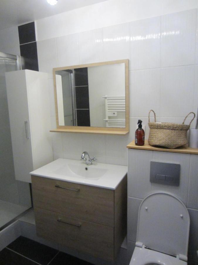 Appartement Studio hyper centre avec terrasse à 1 rue de la plage et2 à Dieppe Extérieur photo